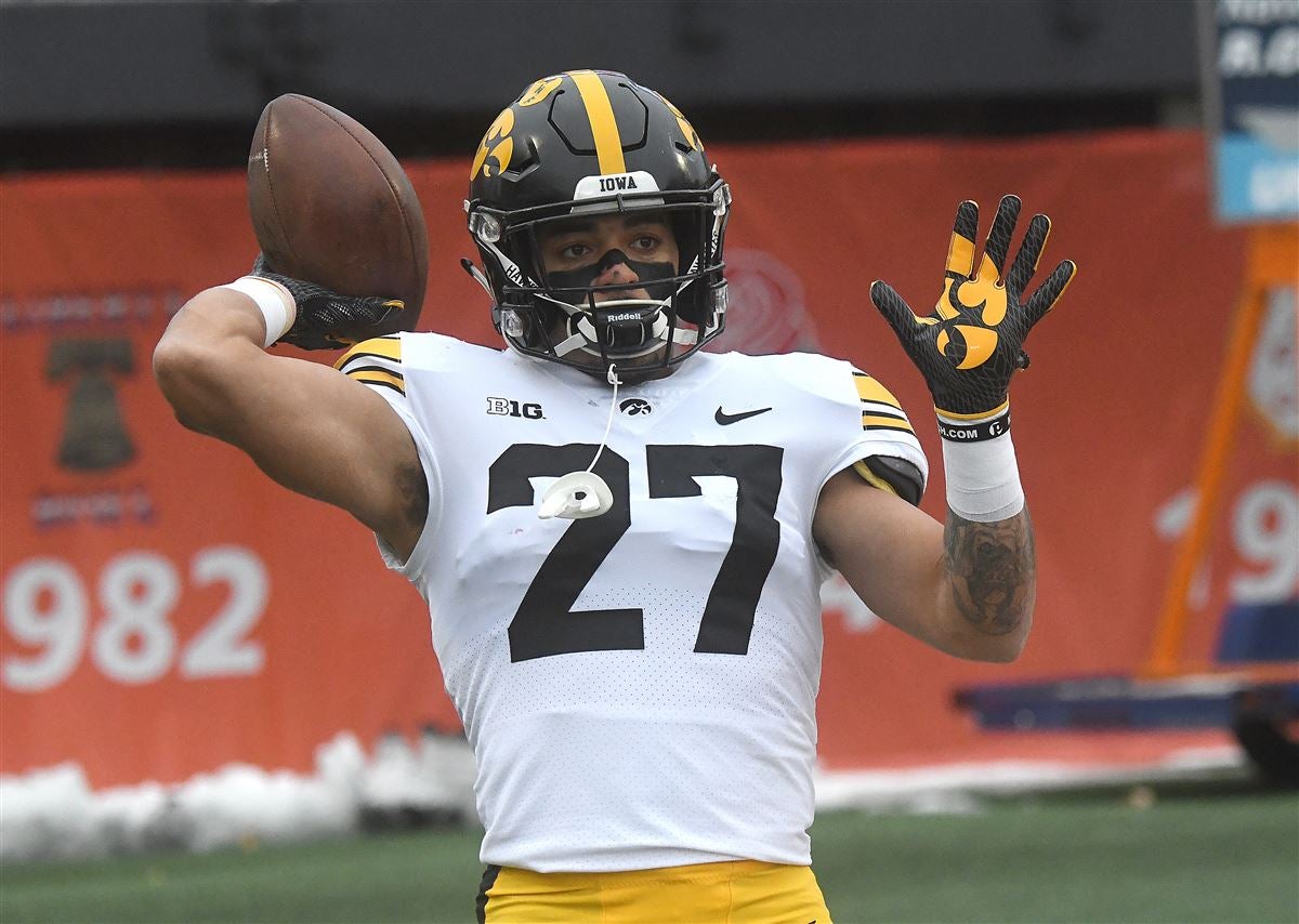 Former Hawkeye safety Amani Hooker projected to start for Tennessee Titans  - The Daily Iowan