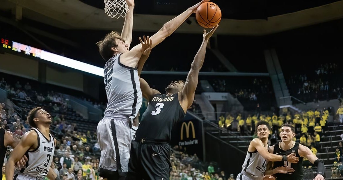Oregon hangs on for tough home win vs Colorado
