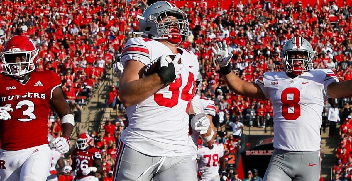 Dressed in Buckeyes gear, Tom Brady pays off Ohio State bet 