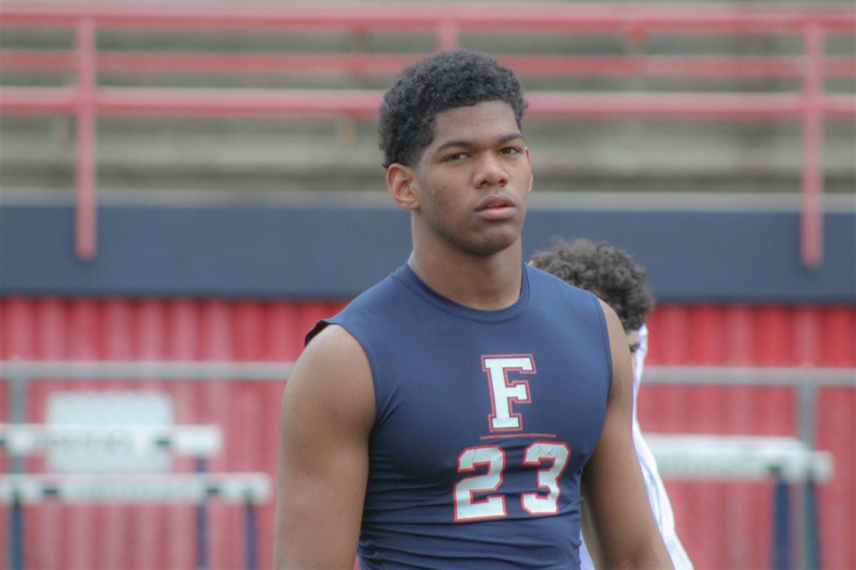 Top247 EDGE Brian Robinson isn't bashful about wearing Michigan gear in Ohio