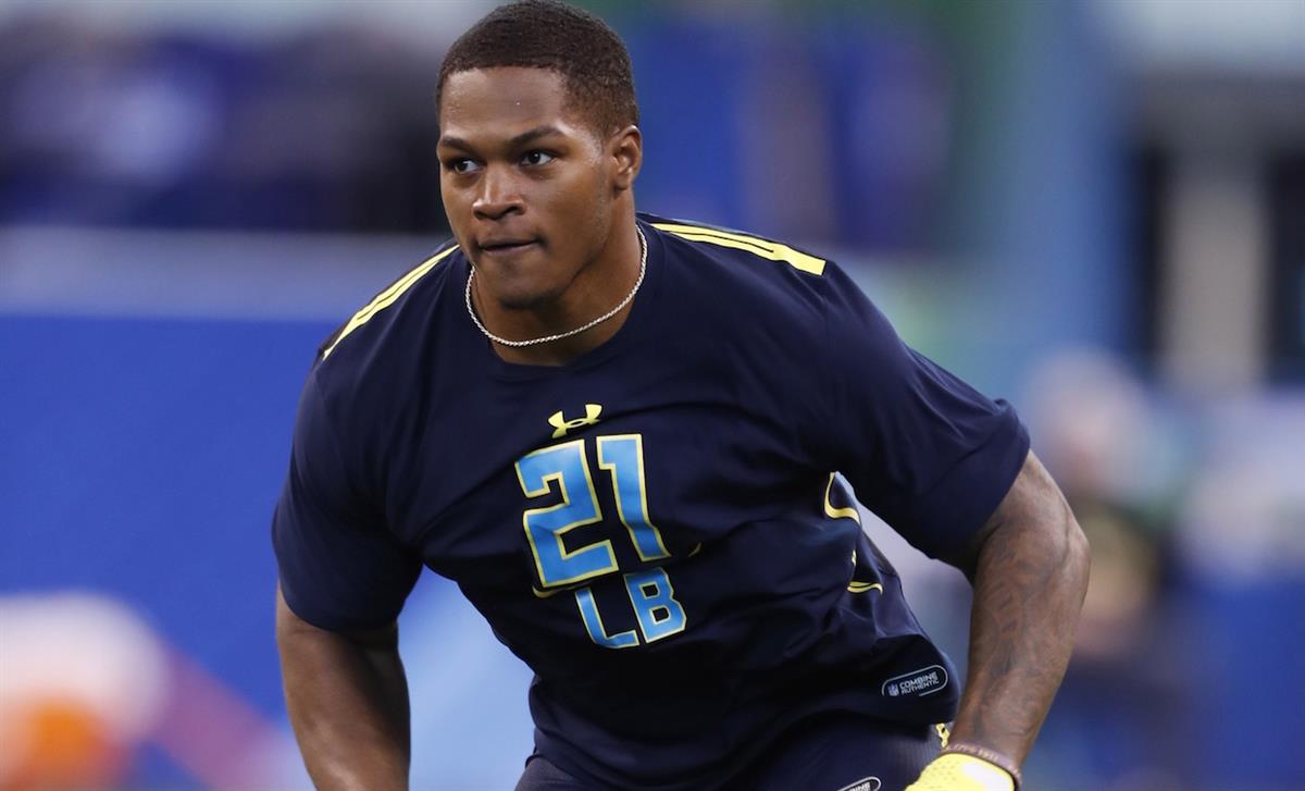 Miami Dolphins middle linebacker Raekwon McMillan (52) warms up before an  NFL football game aga …