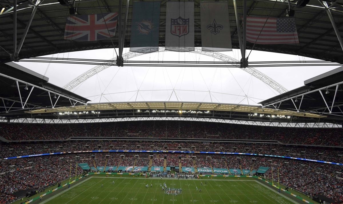 Jaguars' mascot drops into Wembley Stadium for NFL spectacular