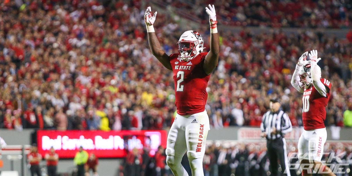 RALEIGH, NC - SEPTEMBER 09: North Carolina State Wolfpack linebacker Caden  Fordham (10) lines up on defense during a college football game against the  Notre Dame Fighting Irish on September 09, 2023