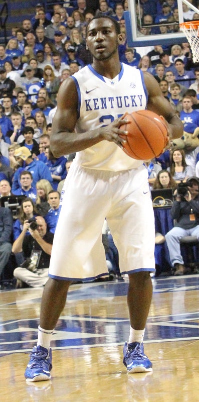 UK Basketball  An NFL team showed up during Dominique Hawkins' Lakers  workout