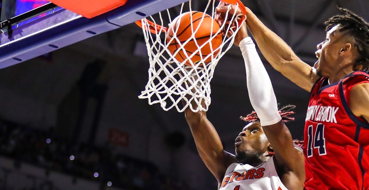 Florida frontcourt steps up in season-opening win - Vimarsana News