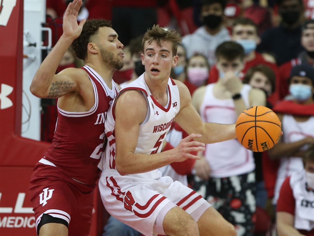 Recap: Indiana blows 22-point lead against No. 22 Wisconsin, falling 64-59  in Madison