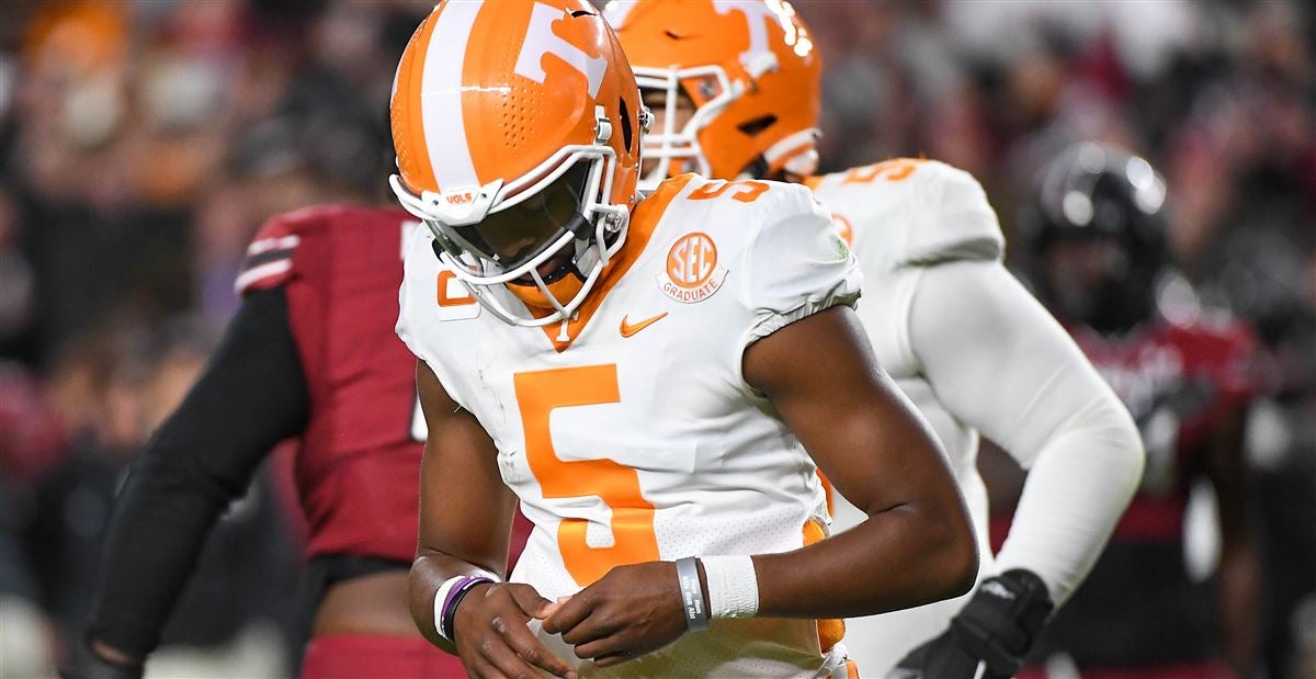 Tennessee football star Hendon Hooker suffers torn ACL in stunning loss to  South Carolina