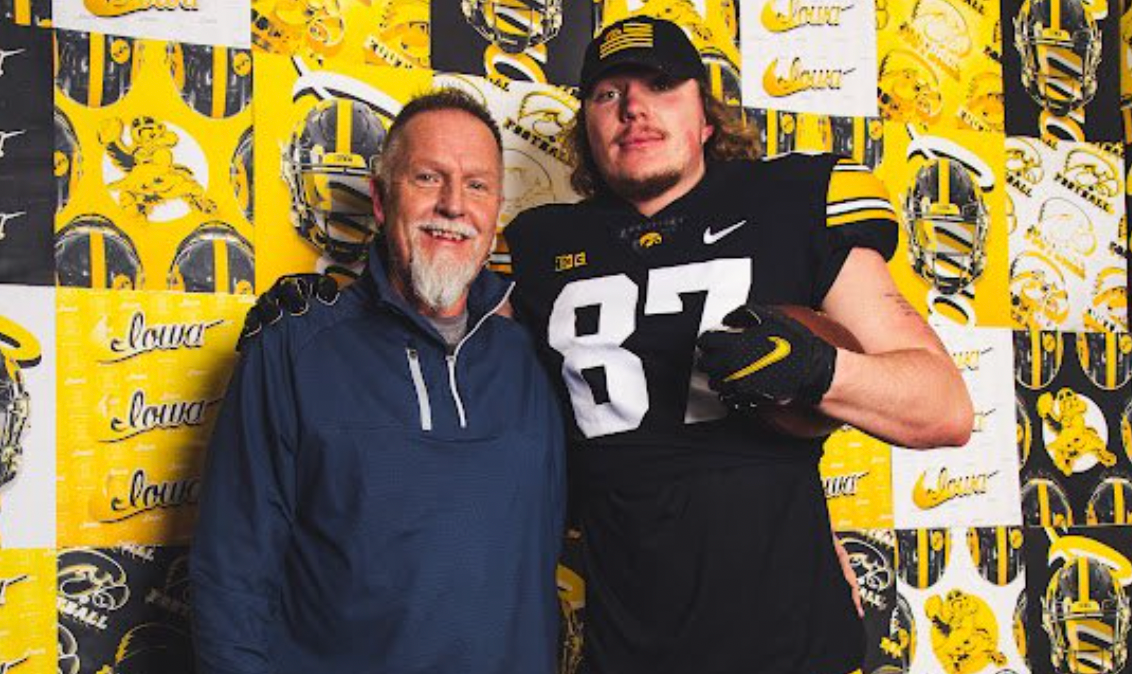 "I'm betting on myself": New Iowa tight end Hayden Large making the jump from NAIA to the Big Ten - Vimarsana News