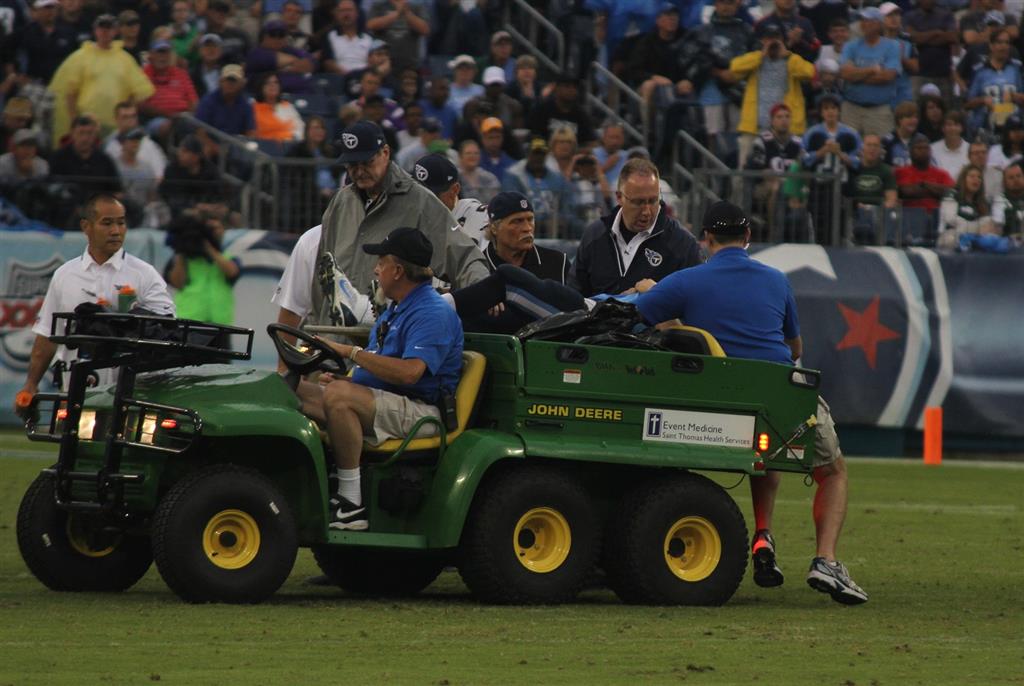 Titans QB Jake Locker has sprained hip, might only miss three