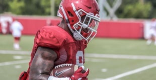 Morris motivates Hogs after sluggish start on Monday Morris motivates Hogs after sluggish start on Monday