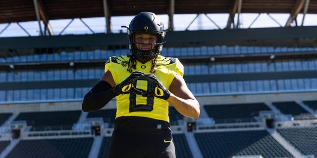 Oregon Ducks' offensive analyst Jordan Somerville joining the