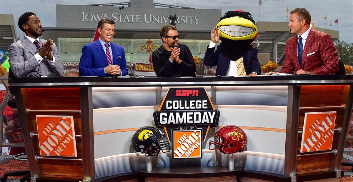 Who did Lee Corso, ESPN GameDay crew pick to win Iowa vs. Iowa State?