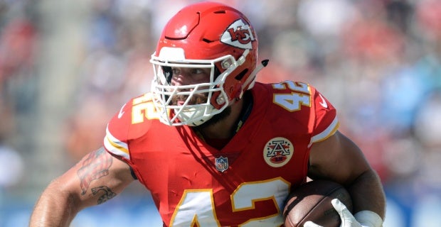 Chiefs re-sign fullback Anthony Sherman