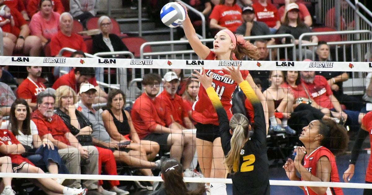 No. 5 Louisville Volleyball Defeats Missouri in Four Sets
