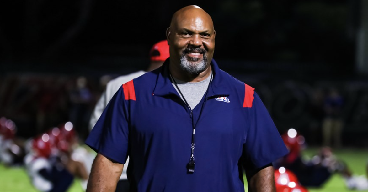 Hunley confident in the defensive line as he recovers from knee surgery