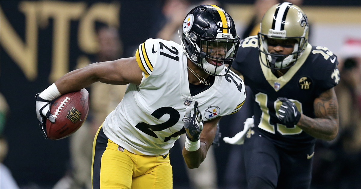 Pittsburgh Steelers outside linebacker T.J. Watt (90) sets prior to a play  at the line of scrimmage during an NFL football game against the Cincinnati  Bengals, Sunday, Nov. 28, 2021, in Cincinnati.