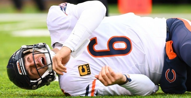 Miami Dolphins quarterback Jay Cutler (6) works against the Atlanta Falcons  during the first half of an NFL football game, Sunday, Oct. 15, 2017, in  Atlanta. (AP Photo/David Goldman)