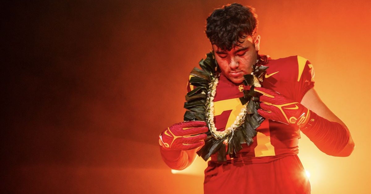 Massive offensive lineman Elijah Vaikona commits to USC