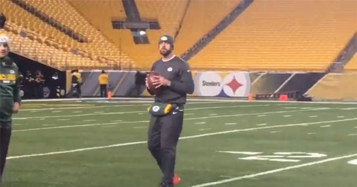 Video Aaron Rodgers holds throwing session before Steelers game