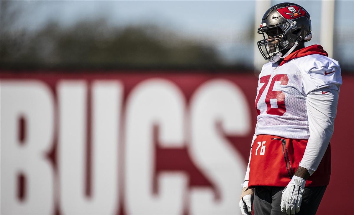 Tampa Bay Buccaneers' A.Q. Shipley may have suffered 'career-ending' neck  injury, NFL News