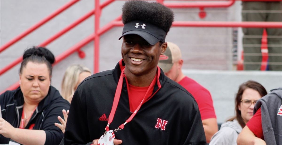 Zavier Betts commits to Nebraska