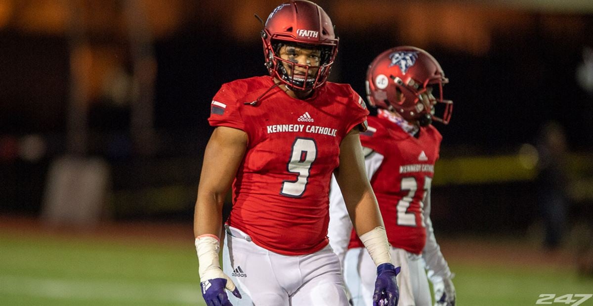 Why did prized UW outside linebacker signee Sav'ell Smalls drop in 247Sports'  final recruiting rankings?