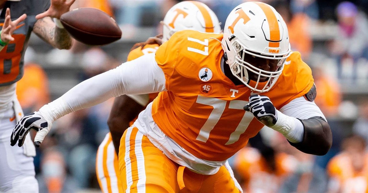 Tennessee football Offensive line transfer Chris Akporoghene commits