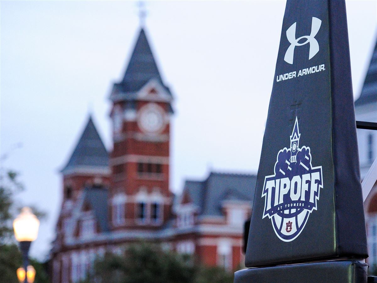 Photos Tipoff at Toomer's