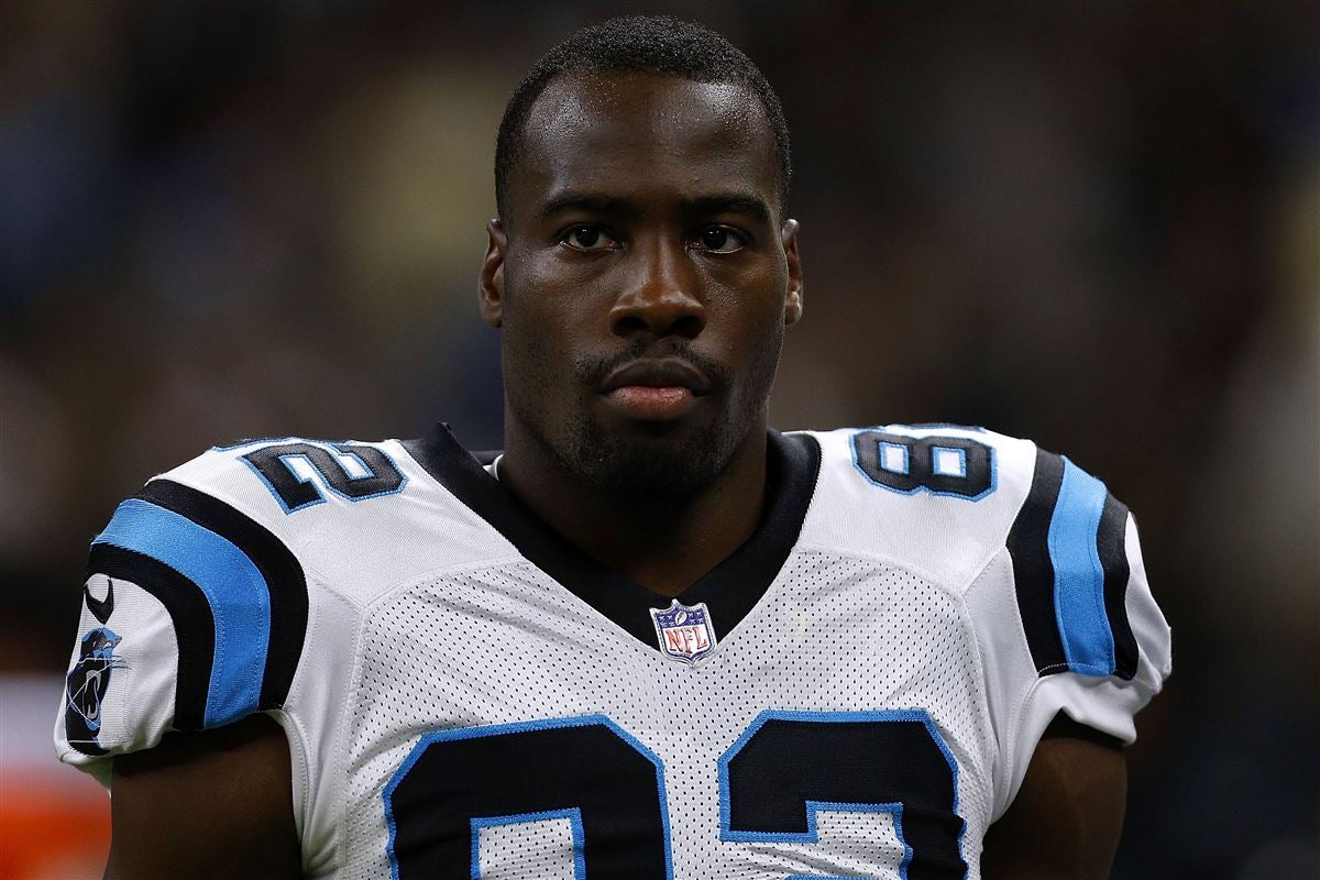 Panthers claim TE Chris Manhertz