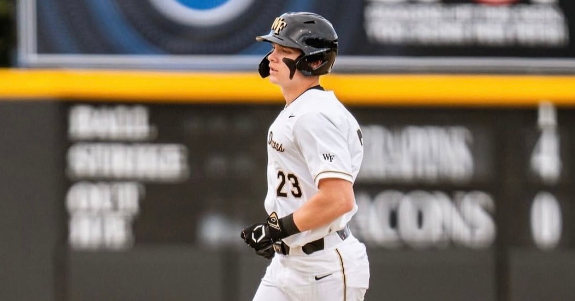 Tennessee baseball hosts elite transfer outfielder on visit