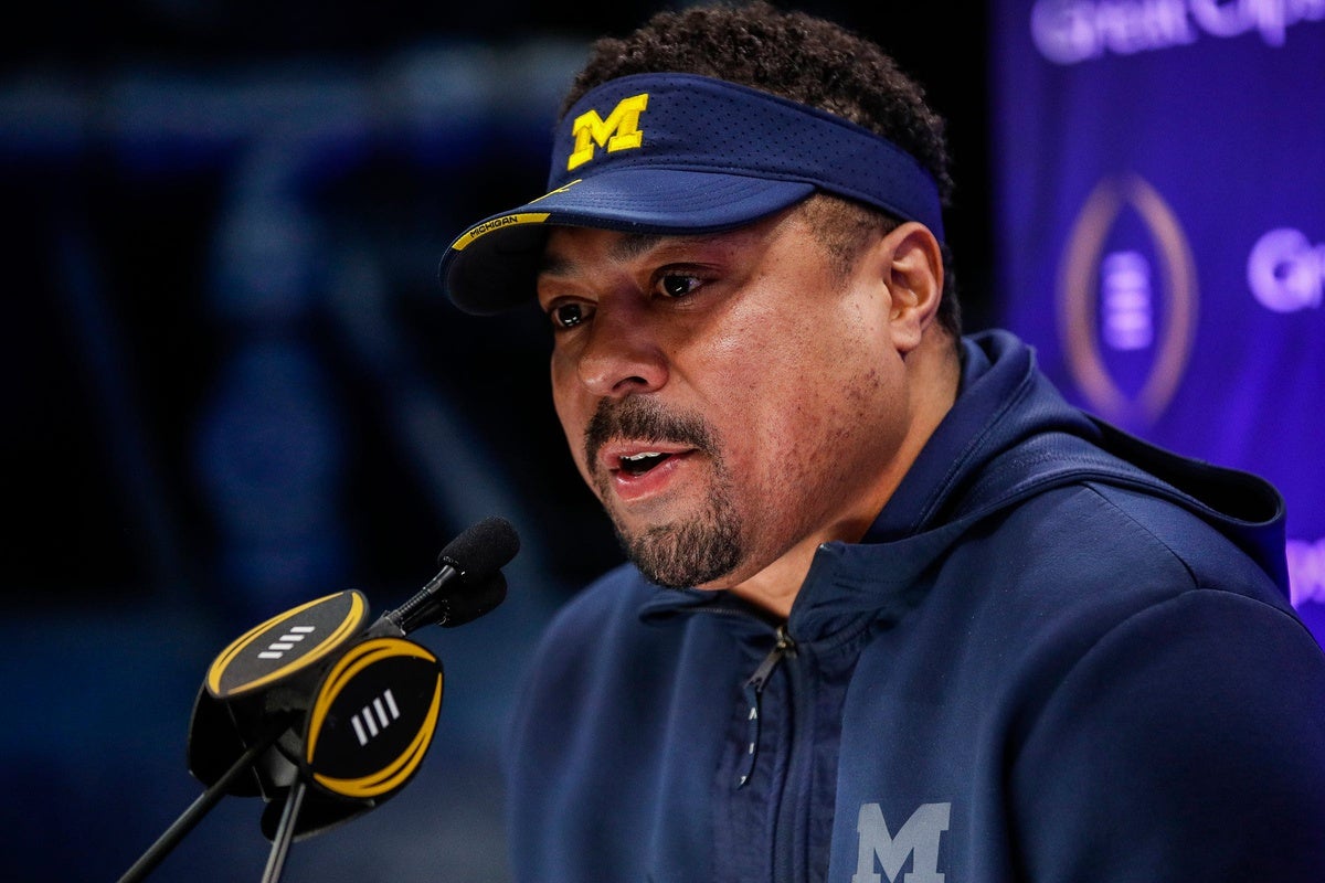 Running backs coach Mike Hart won't return to Michigan in 2024