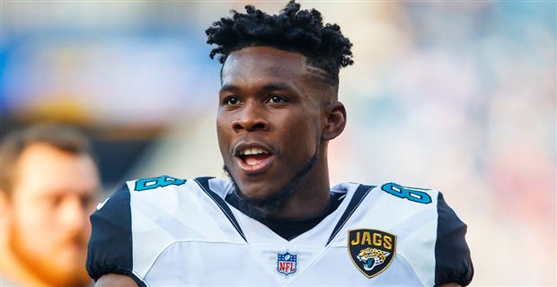 Cowboys lose WR Allen Hurns to gruesome left leg injury, Fox won't show  replays