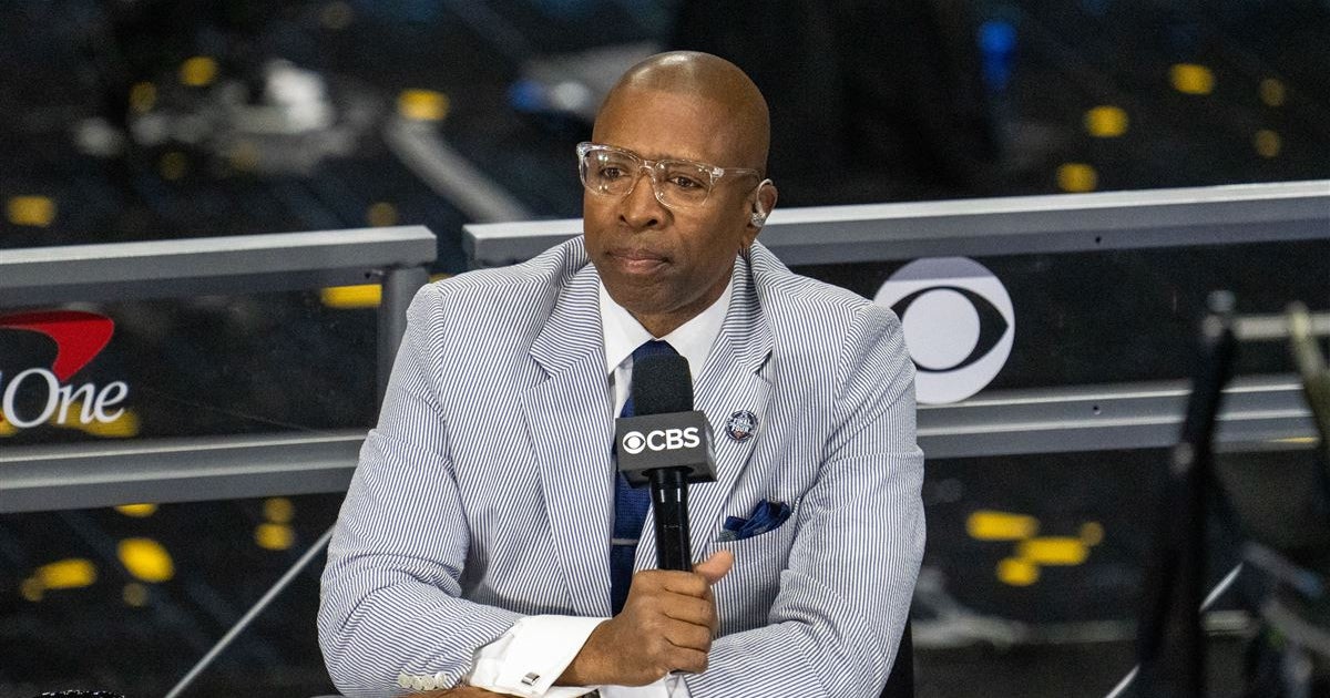 Kenny Smith Praises 2024 UNC Commit Elliot Cadeau: 'This Guy Makes Winning Plays' Kenny Smith Praises 2024 UNC Commit Elliot Cadeau: 'This Guy Makes Winning Plays'