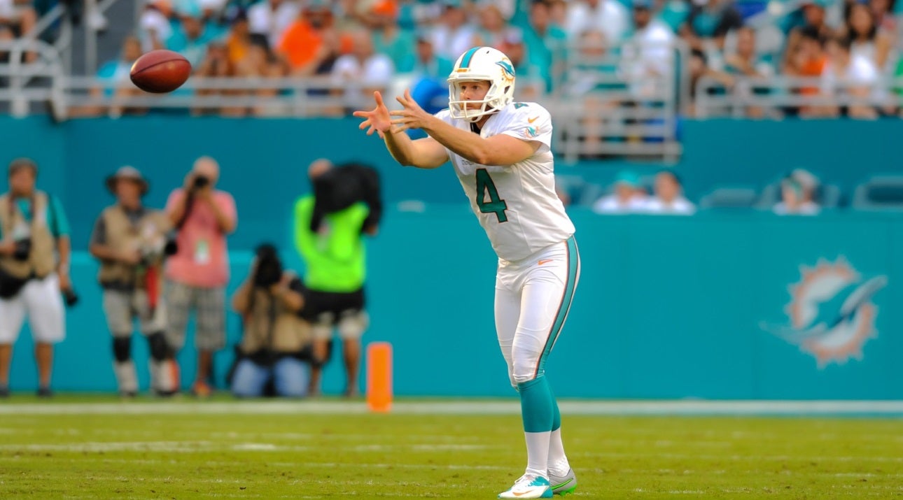 Buffalo Bills sign former Miami Dolphins punter Matt Darr and