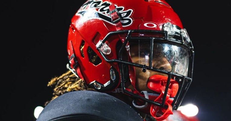 Which 2027 prospects are taking official visits to Oklahoma State this weekend?