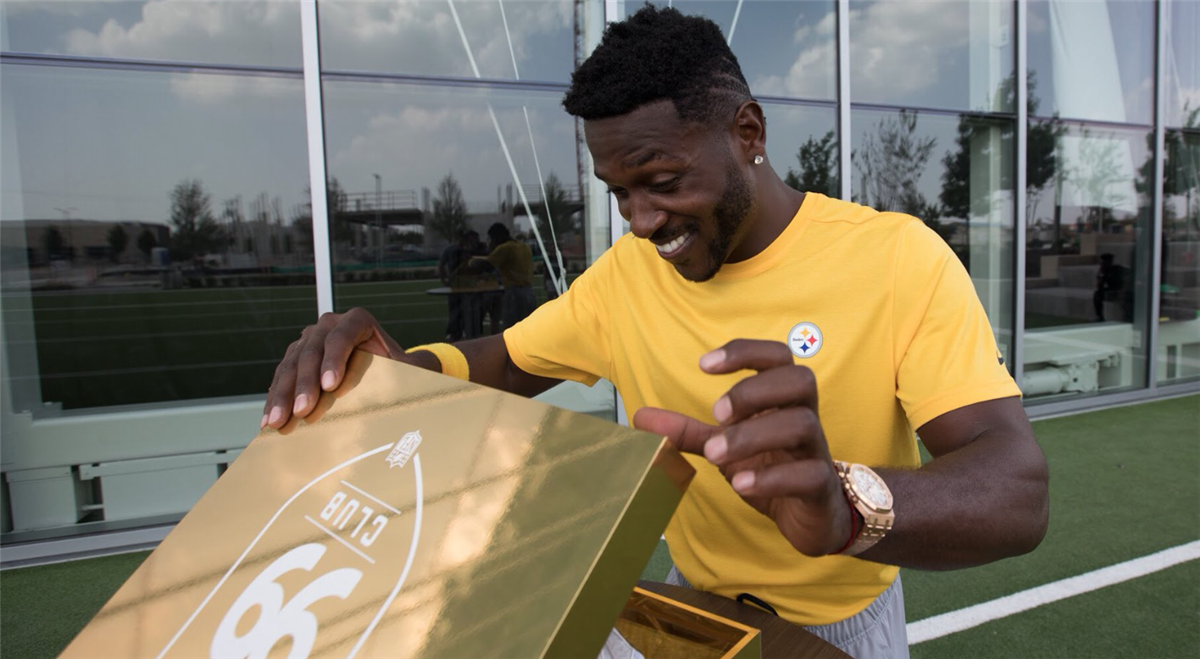 Antonio Brown shows off his awesome new 'Madden 99 Club' cleats