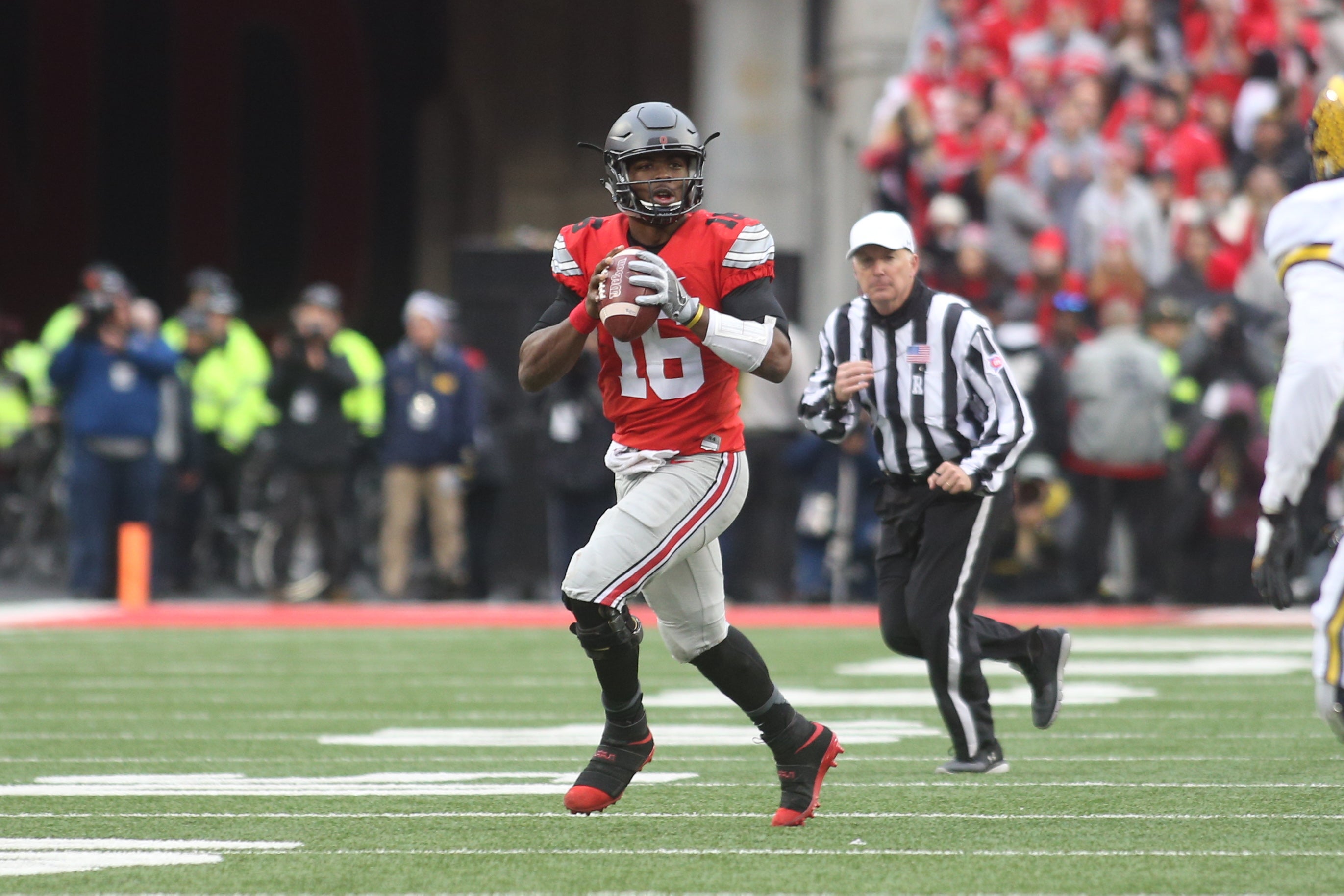 J.T. Barrett wins Chicago Tribune's Silver Football Award, named Big 10 MVP