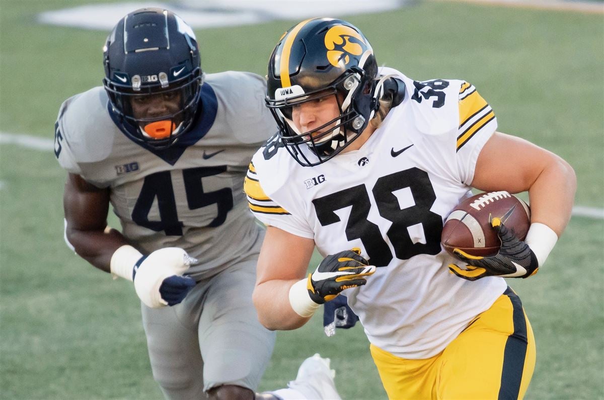 Quick Hits: Iowa Overcomes Early Deficit, Beats Illini 35-21