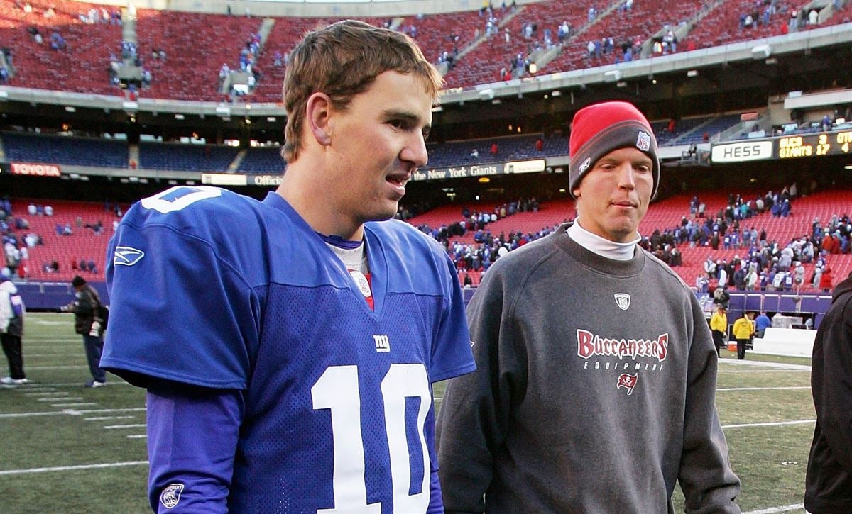 Eli Manning takes epic jab at Chris Simms' football career