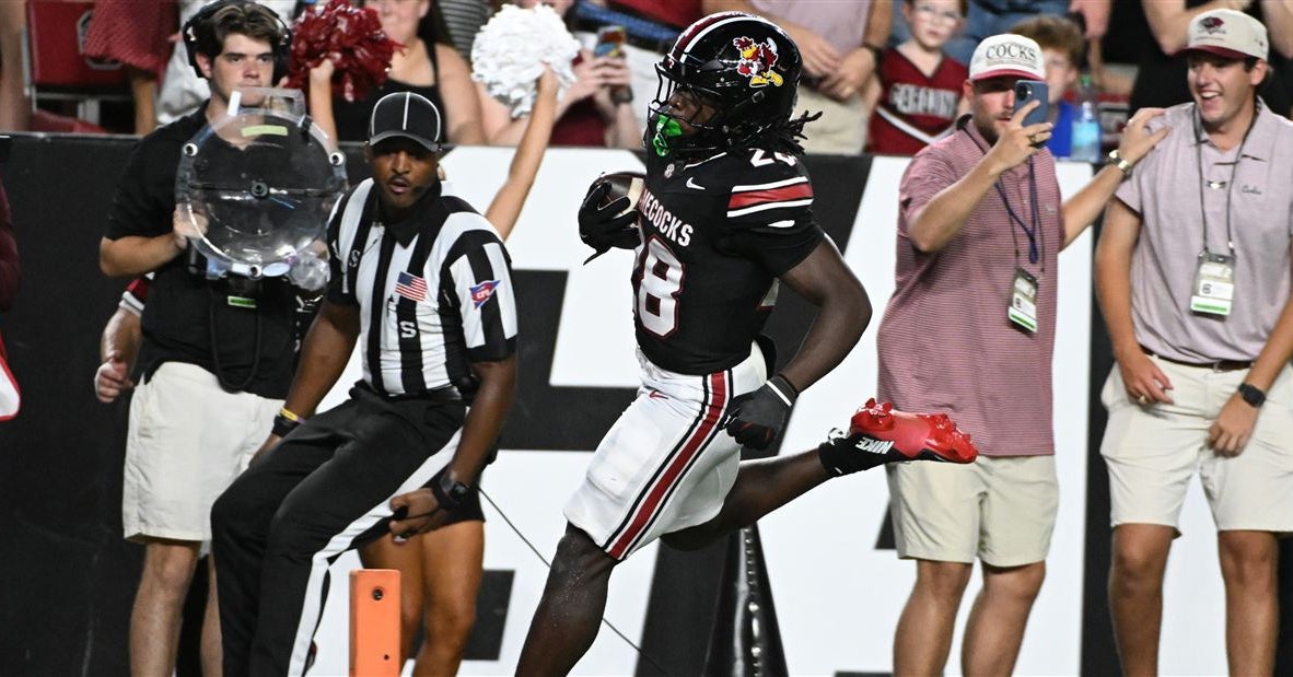 IN PHOTOS: USC overcomes shaky offense and weather for second win