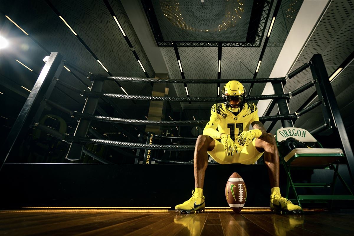 No. 6 Oregon announces uniforms for game 10 vs. No. 25 Washington