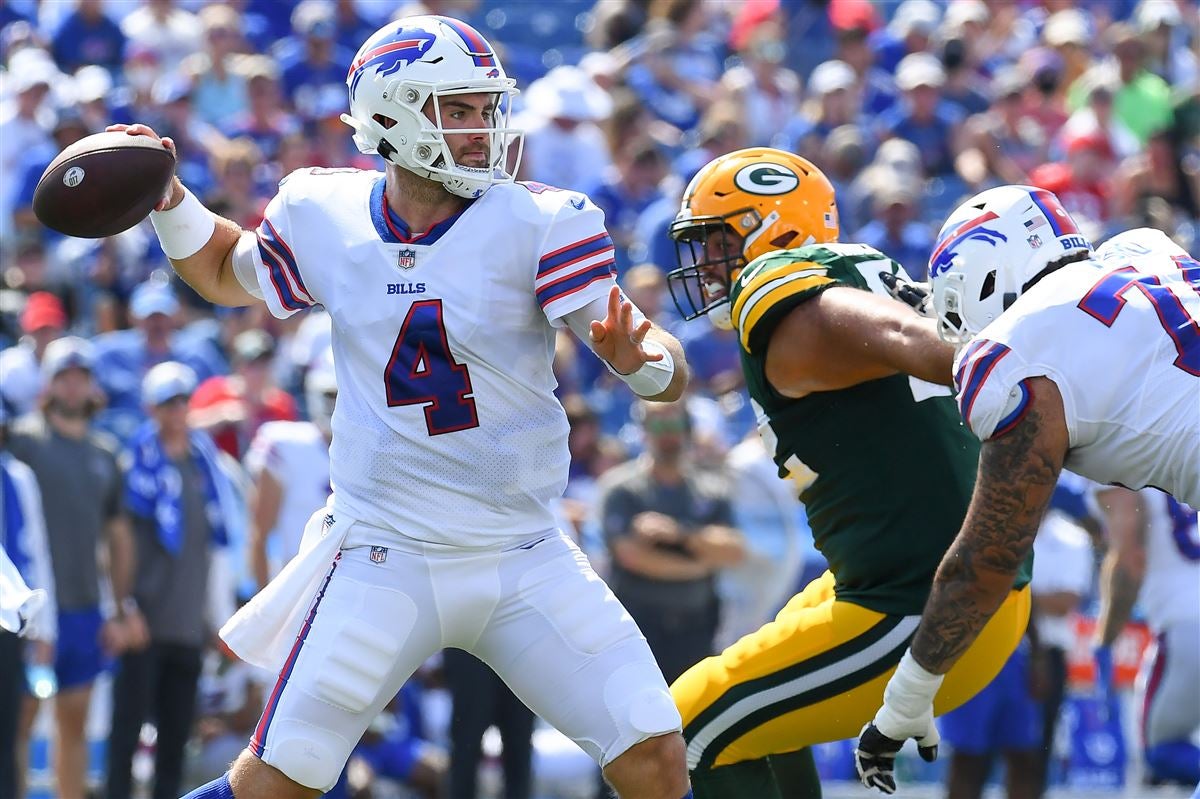 Buffalo Bills quarterback's Mitchell Trubisky (10), Jake Fromm (4