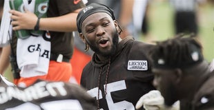 Hue Jackson supports Larry Ogunjobi working with Geno Atkins Hue Jackson supports Larry Ogunjobi working with Geno Atkins
