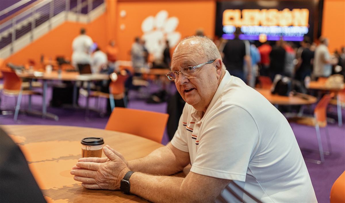 robbie-caldwell-offensive-line-coach-fb-clemson-tigers