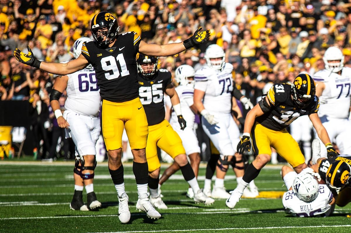 Iowa Football: Lukas Van Ness high atop NFL Network, CBS Rankings