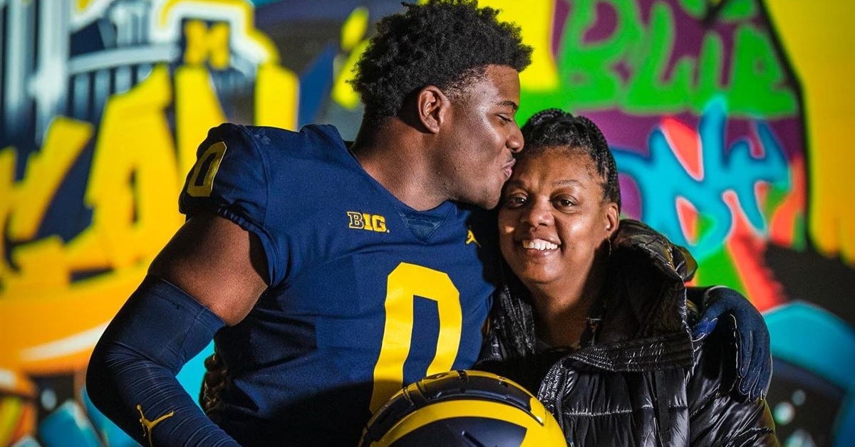 Five-star DT Justin Scott sets Michigan official