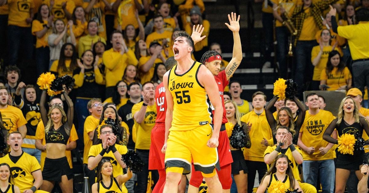 No Need For Debate Luka Garza Is The Best Player In America