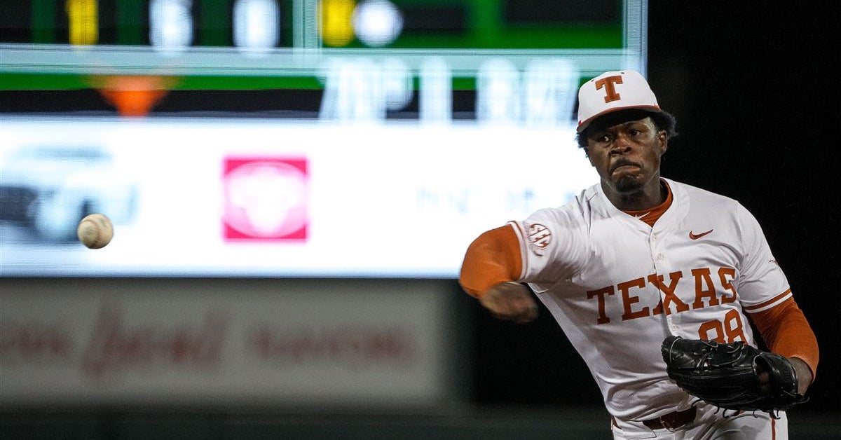 No. 1 Texas baseball sweeps Texas A&M, beating the Aggies, 6-5