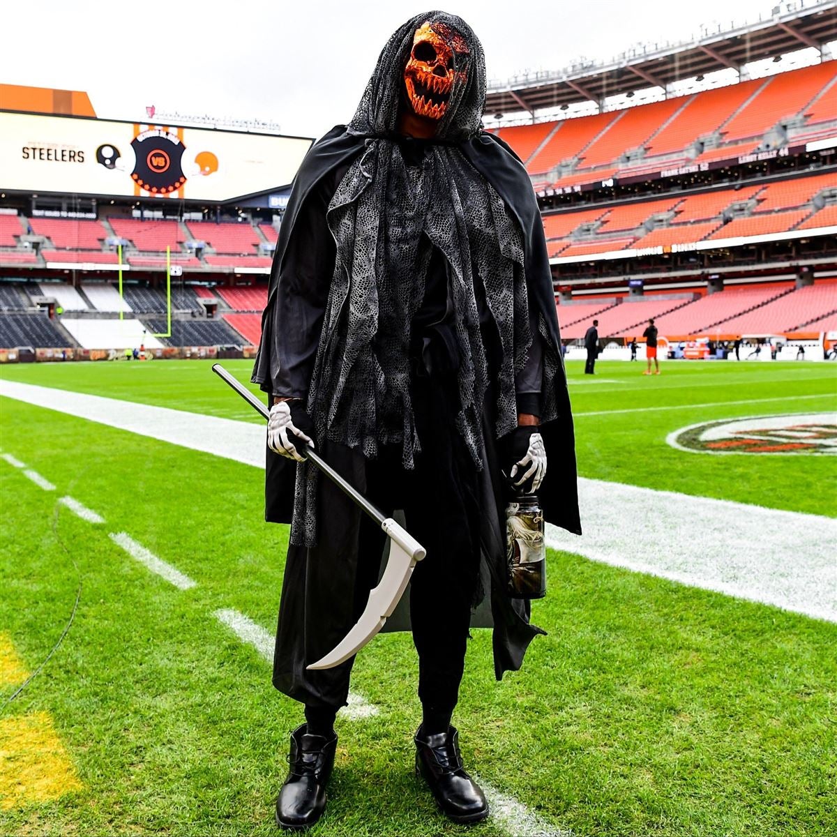 NFL on X: A spooky matchup in the AFC North. The @steelers take on the @ Browns on Halloween. 