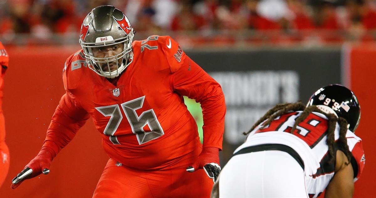 December 10, 2017 - Tampa Bay Buccaneers offensive tackle Donovan Smith (76)  before the game between the